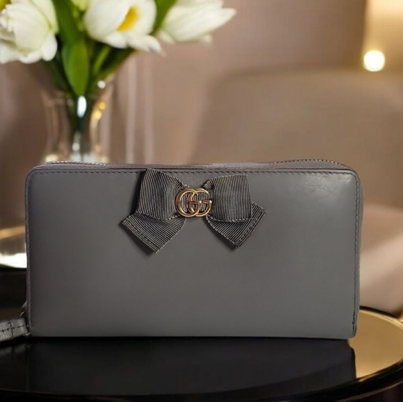 Gucci Gray Wallet with Bow Accent - Picture 1 of 12